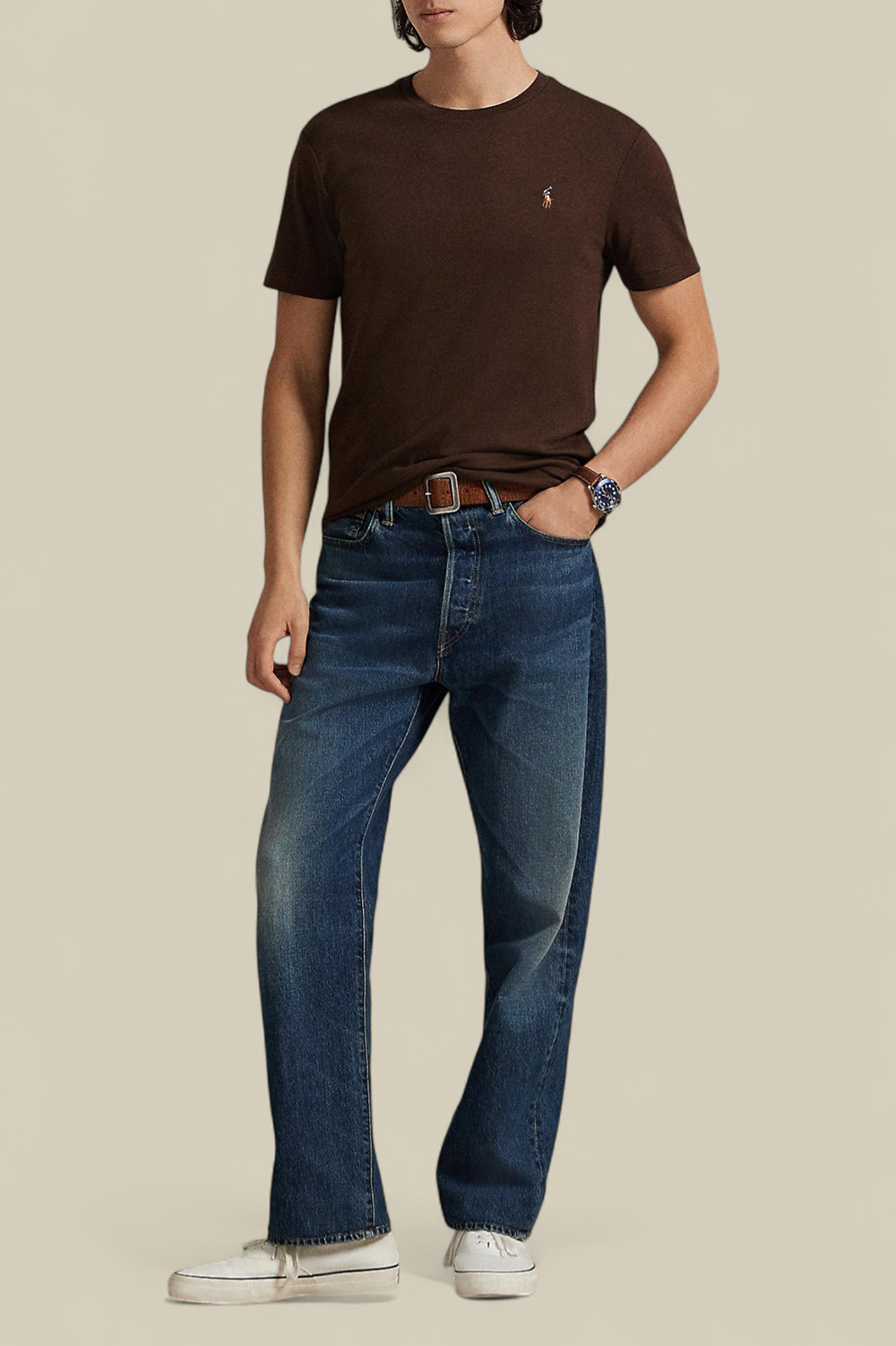 תמונת כל הלוק של חולצת טי סלים